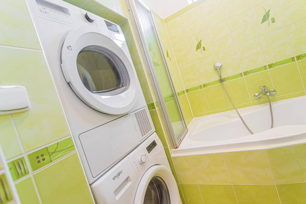 Jet Hottub - Washer&Dryer - 12Min Center - 160Mbs Wifi Прага Экстерьер фото